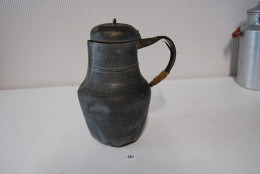 C180 Très Ancienne Cruche En Métal - XIX - Jugs