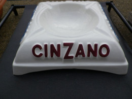 CINZANO SUPERBE GRAND ANCIEN ET RARE CENDRIER DE BAR - Publicitaire 19,5x19,5 - Porcelaine