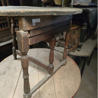 Meuble Belle Table Ancienne Ronde Pied Pliant  époque Louis XIII A Confirmer - Tables & Pedestals