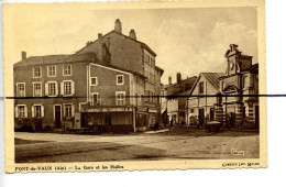 CPA. AIN. D01. PONT DE VAUX . LA GARE ET LES HALLES . - Pont-de-Vaux