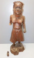 -ANCIENNE STATUE FEMME AFRICAINE BOIS SCULPTE PAYS A DEFINIR Avec ACCIDENTS   E - Afrikanische Kunst