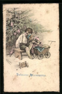 Künstler-AK E. Döcker: Kinderpaar Mit Puppe Sitzt Am Weihnachtsbaum, Weihnachtsgruss  - Doecker, E.