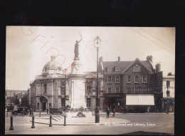 Luton - War Memorial And Library - Fotokaart - Otros & Sin Clasificación