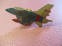 Pin's /Aviation /Avion Militaire US /US Air Force  F.100 C/ Fabricant?/Bronze  Cloisonné Peint/ Vers 1980-1990     PIN27 - Luftfahrt