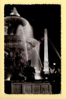 PARIS La Nuit : Place De La Concorde / Fontaine De L'Obélisque / CPSM (Ed: E.R.) (voir Scan Recto/verso) - Paris Bei Nacht