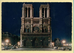 PARIS La Nuit : Façade De Notre-Dame Illuminée / CPSM (voir Scan Recto/verso) - Paris Bei Nacht