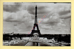 PARIS (07) La Tour Eiffel Vue Du Palais De Chaillot / CPSM (Ed: PATRAS) (voir Scan Recto/verso) - Arrondissement: 07