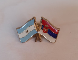 Vintage Lapel Pin Badge-Friendship Between Serbia And Argentina-Small Pin Button-Gold Tone-3.5cm - Verenigingen