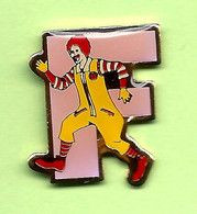 Pin's Mac Do McDonald's Ronald Lettre F - 4A22 - McDonald's