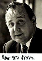 Photo CPA Hans-Dietrich Genscher, Aussenminister, Portrait, Autogramm - Figuren