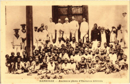 PC ZANZIBAR ESCLAVES DÉLIVRÉS SLAVERY MISSIONARIES (a53343) - Tanzanía