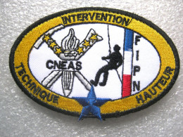 COLLECTION P.N CRS FIPN MONTAGNE LE CNEAS INTERVENTION TECHNIQUE HAUTEUR SUR SCRATCH - Police & Gendarmerie