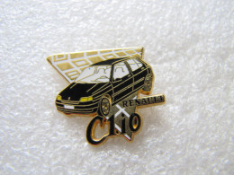 PIN'S   RENAULT  CLIO  ARTHUS BERTRAND - Renault