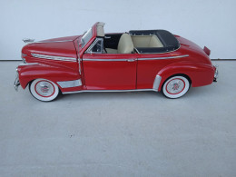 MODELLINO AUTO UNIVERSAL HOBBIES *CHEVROLET DELUXE 1941 - SCALA 1:18 - ROSSA - Cars