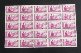 AEF - 1937-42 - N°YT. 37 - Région Du Tchad 10c Grenat - Bloc De 25 - Neuf Luxe ** / MNH / Postfrisch - Unused Stamps