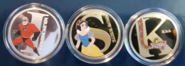 THE A-Z DISNEY COLOURED  MEDALLIONS MR INCREDIBLE KAA & SNOW WHITE - Sonstige & Ohne Zuordnung