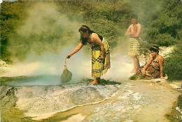 Nouvelle Zélande - New Zealand - Rotorua - Thermal Cooking - Femmes D'une Tribu Maori - CPM - Voir Scans Recto-Verso - Nuova Zelanda