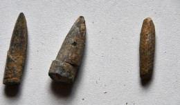 Lot De Deux Belemnites Et D'un Spicule D'oursin  Jurassique Colline Des Vaches Noires Normandie   Poids 10 G - Fossilien