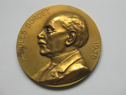 Médaille JULES BORDET Directeur De L'institut Pasteur De Bruxelles  **** EN ACHAT IMMEDIAT **** - Professionals/Firms