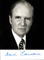CPA Politiker Karl Carstens, Ehem. Bundespräsident, Portrait, Autogramm - Figuren