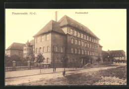 AK Finsterwalde /N.L., Schüler Vor Der Knabenschule  - Finsterwalde