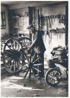 CPSM / CPM 10.5 X 15 Photographe JOËL COUCHOURON Les Vieux Métiers (Les Vosges) Le Charron - Altri & Non Classificati