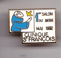 Pin's  1er Salon Du Bébé Mai 1992 Clinique Saint François Réf 7546JL - Médical