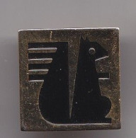 Pin's Banque Caisse D' Epargne Ecureuil Logo Des Années 1975 Réf 7505JL - Banks