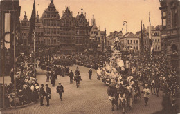 EVENEMENTS - Cavalcade - Char. La Terre - Foule Autour Du Défilé - Carte Postale Ancienne - Autres & Non Classés