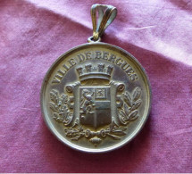 M-26 , Médaille, VILLE DE BERGUES, FESTIVAL ET FÊTE MILITAIRE, 1901 - Francia