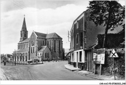 CAR-AAJP5-56-0400 - LA ROCHE-BERNARD - La Place De L'église Et La Route De Nantes - La Roche-Bernard