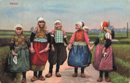 PAYS-BAS - Marken - Les Enfants Du Village - En Costumes - Colorisé - Carte Postale Ancienne - Marken