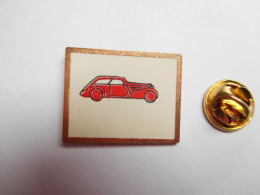 Beau Pin's , Auto Ancienne , Bugatti Rouge - Fiat