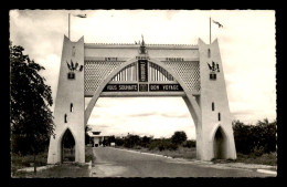 TCHAD - FORT-LAMY - PORTE DE LA VILLE - Chad