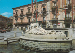 Cartolina Comiso ( Ragusa ) Piazza Fonte Diana - Ragusa