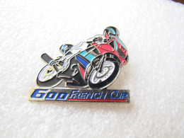 PIN'S   MOTO  HONDA   600 FRENCH CUP - Motorfietsen