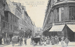 CPA - PARIS - N° 852 - Rue Du Bac Angle De La Rue De Sèvre - Superbe Animation - (VIIe Arrt.) - TBE - Arrondissement: 07