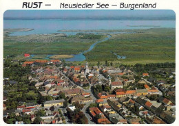 1 AK Österreich / Burgenland * Blick Auf Die Stadt Rust - Im Hintergrund Der Neusiedler See - Luftbildaufnahme * - Neusiedlerseeorte