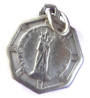 ANCIEN PENDENTIF EN ARGENT DE NOTRE DAME DE LAGHET (ALPES MARITIMES) - FRANCE - Religione & Esoterismo