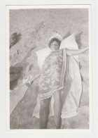 Sexy Woman, Lady, Sleeps On Beach, Scene, Vintage Orig Photo Pin-up 8.7x12.7cm. (27195) - Pin-ups