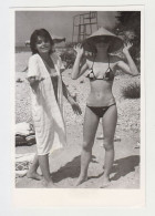 Two Sexy Young Woman, Sexy Lady With Swimwear, Bikini, Summer Beach Scene, Vintage Orig Photo Pin-up 8.9x13.3cm. (32332) - Pin-ups