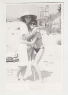 Two Sexy Young Lady Closeness, Sexy Lady W/swimwear, Bikini, Beach Portrait, Vtg. Orig Photo Pin-up 8.9x13.1cm. (32327) - Pin-ups