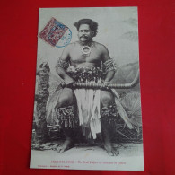 FIDJI UN CHEF FIDIJIEN EN COSTUME DE GUERRE - Fiji