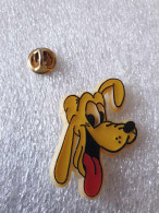 Pin's Disney  - Plastique - Disney