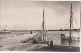 6€ : La Flotte - Entrée Du Port Et Le Phare - Voyagée - Saint-Martin-de-Ré