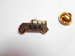 Beau Pin's , Auto , Voiture Ancienne Noire , Signé Winner - Other & Unclassified