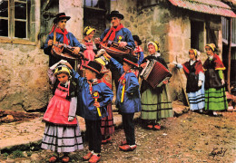 19 USSEL FOLKLORE LA POLKA PIQUEE - Ussel