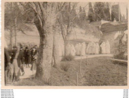 3V3Gz   04 Forcalquier Photo Procession Religieuse Sous Un Rocher à Situer Religieuses Novices? - Forcalquier