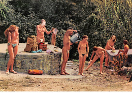 LE LAVANDOU - Camp Des Naturistes - Toilette Matinale - Nu - état - Le Lavandou