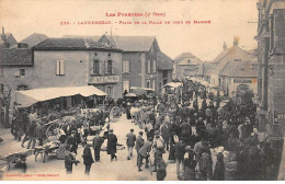 65 - LANNEMEZAN - SAN42591 - Place De La Halle Un Jour De Marché - Lannemezan